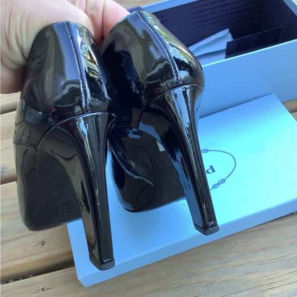 Cute PRADA patent leather booties 🖤🖤 - Picture 11 of 15